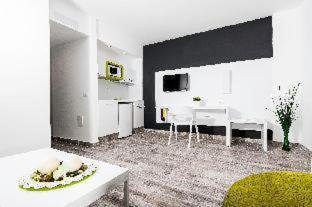 One-Bedroom Apartment,799508787:JPEG